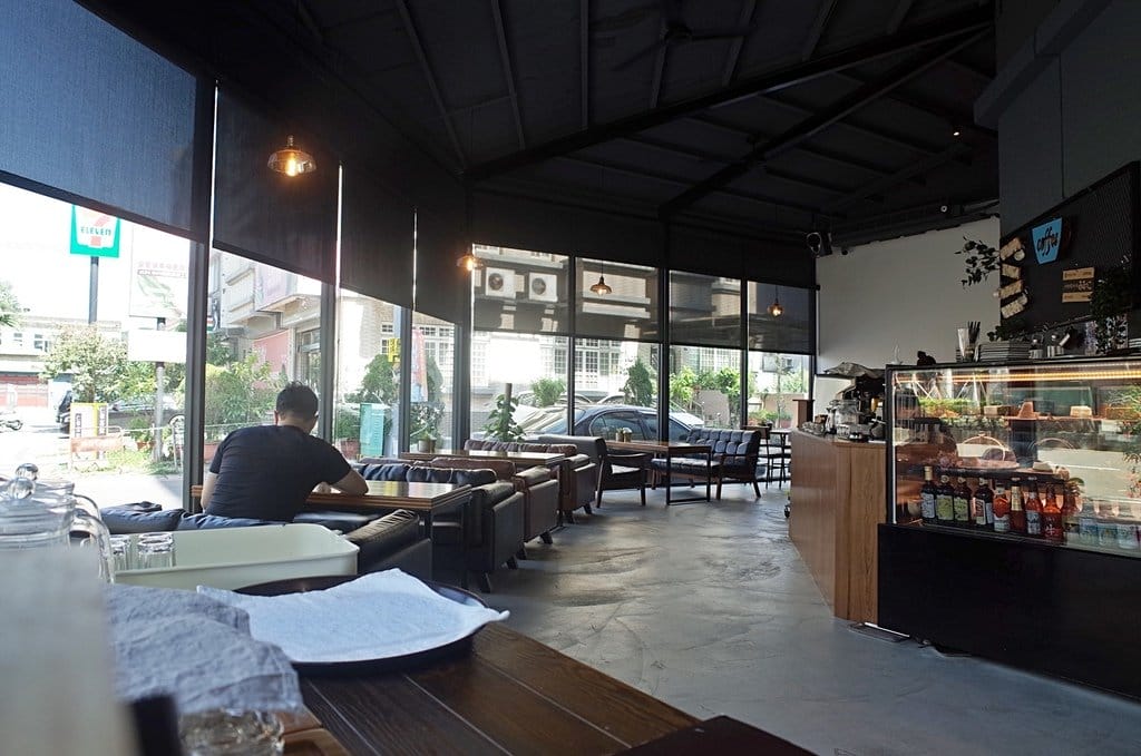 【好食分享】橋下2.0 Restaurant & Bar 竹北的朋友不用再跑新竹啦,不管白天、深夜 來個放鬆的小約會吧 - 第7張圖 【好食分享】橋下2.0 Restaurant & Bar 竹北的朋友不用再跑新竹啦,不管白天、深夜 來個放鬆的小約會吧