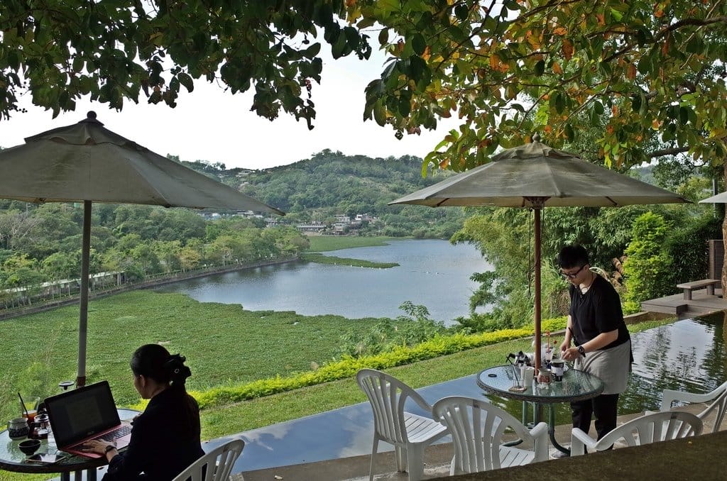 【好食分享】新竹峨眉鄉 二泉湖畔咖啡民宿，恬靜的湖畔風光假日親子好去處，隱密打卡據點