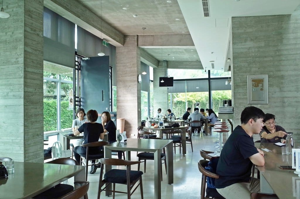 【好食分享】新竹峨眉鄉 二泉湖畔咖啡民宿，恬靜的湖畔風光假日親子好去處，隱密打卡據點