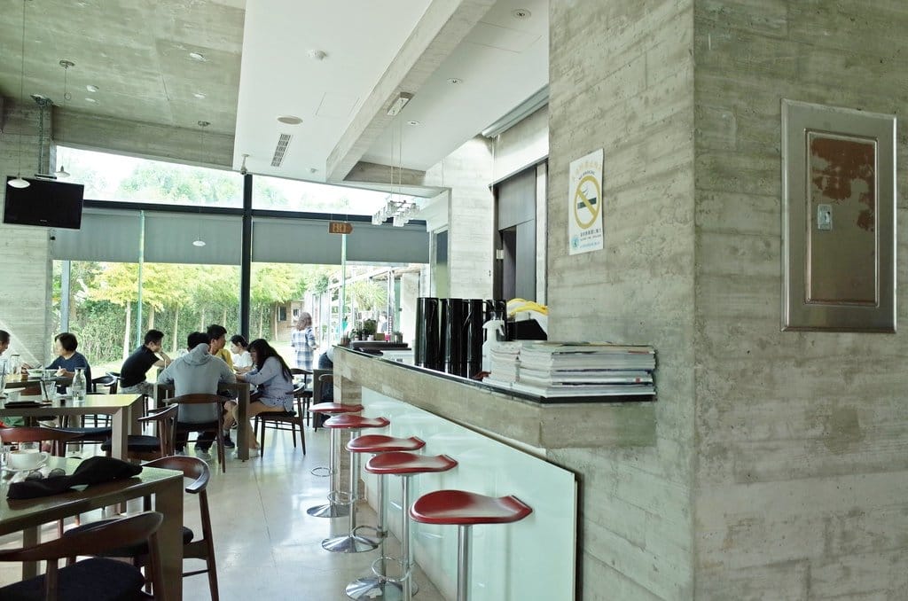 【好食分享】新竹峨眉鄉 二泉湖畔咖啡民宿，恬靜的湖畔風光假日親子好去處，隱密打卡據點