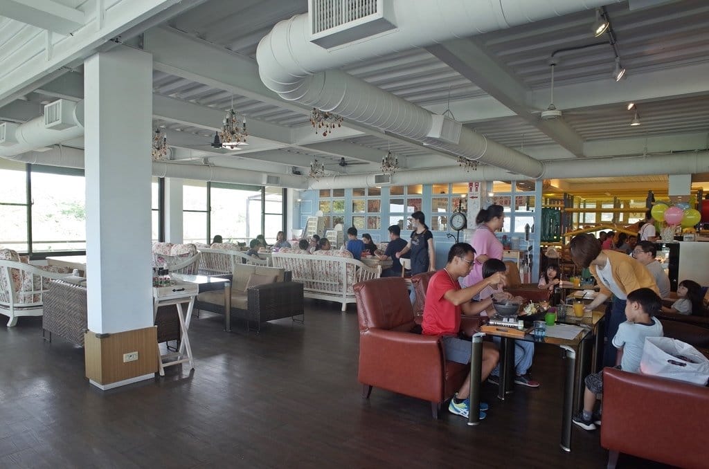 【好食分享】淡水三芝親子餐廳推薦,孩子的夢幻天堂大型室內遊樂設施、戶外大沙坑 海豚咖啡 - 第11張圖 【好食分享】淡水三芝親子餐廳推薦,孩子的夢幻天堂大型室內遊樂設施、戶外大沙坑 海豚咖啡