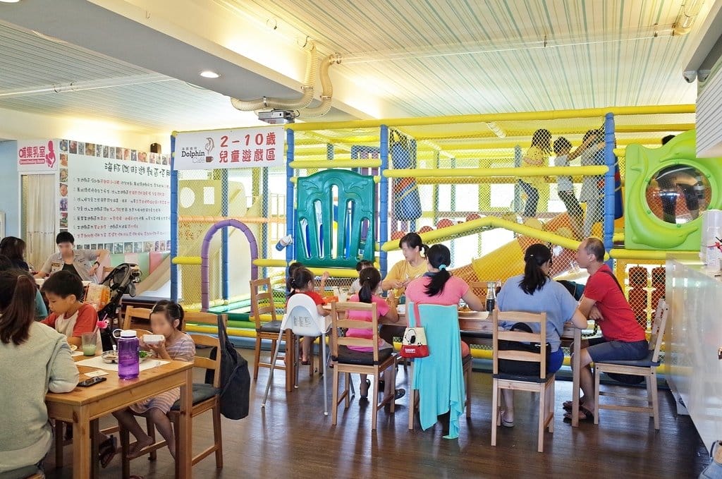 【好食分享】淡水三芝親子餐廳推薦,孩子的夢幻天堂大型室內遊樂設施、戶外大沙坑 海豚咖啡 - 第40張圖 【好食分享】淡水三芝親子餐廳推薦,孩子的夢幻天堂大型室內遊樂設施、戶外大沙坑 海豚咖啡