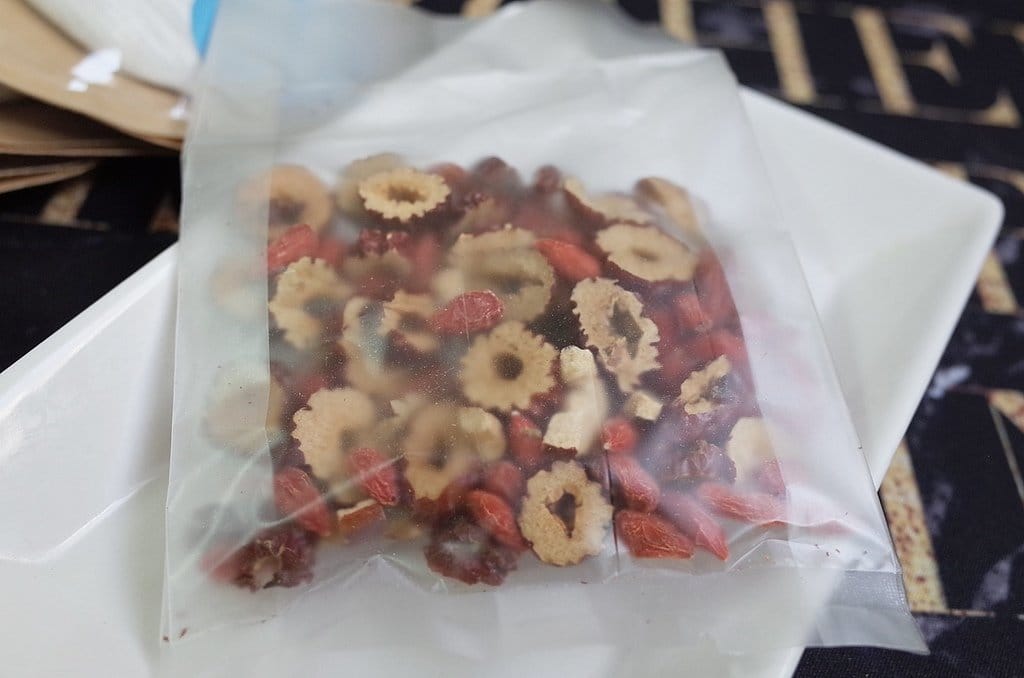 【生活分享】媽咪的簡單料理，讓冷冷的天身體都暖活了，和春堂 暖心新加坡肉骨茶湯底「改良創新升級版」