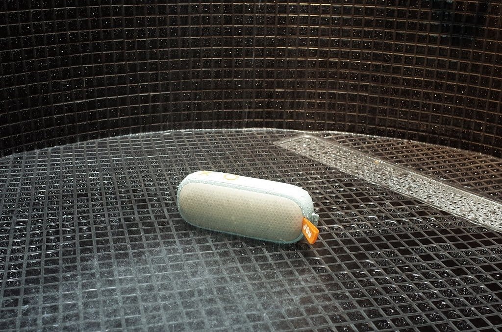 【開箱分享】JAM Hang Around 藍牙喇叭，防水防塵輕巧隨身攜帶還有長效電力，輕鬆享受清晰音質 JAM藍牙喇叭