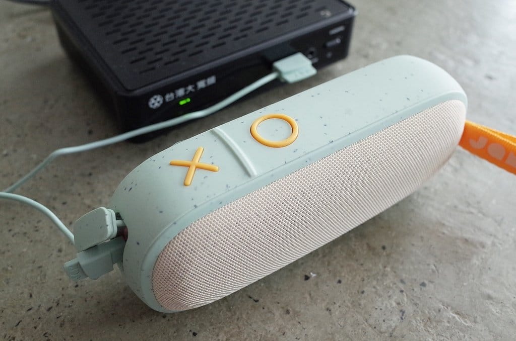 【開箱分享】JAM Hang Around 藍牙喇叭，防水防塵輕巧隨身攜帶還有長效電力，輕鬆享受清晰音質 JAM藍牙喇叭