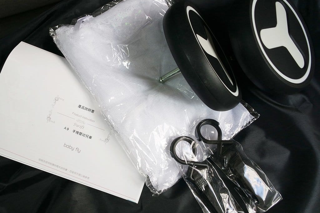 【育兒分享】baby fly 拉桿式輕便推車，摺疊式超小體積嬰兒車，出國旅遊都很方便呦