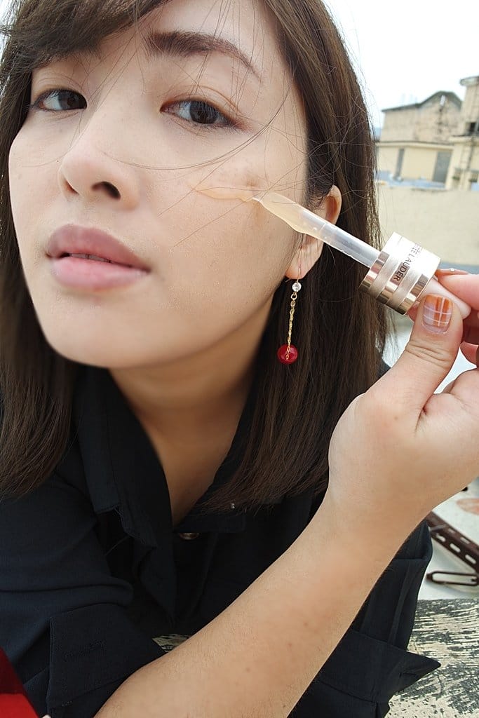 【美妝分享】ESTEE LAUDER雅詩蘭黛 特潤超導修護露鴻,唇膏色號520 紅運當頭新春限定版 - 第9張圖 【美妝分享】ESTEE LAUDER雅詩蘭黛 特潤超導修護露鴻,唇膏色號520 紅運當頭新春限定版