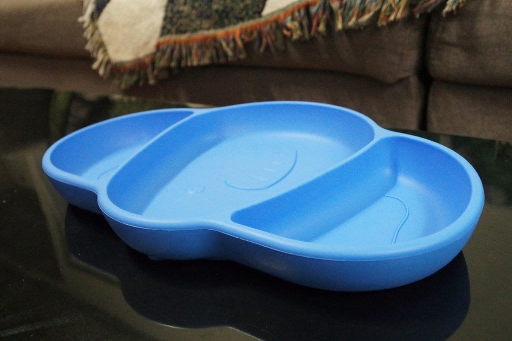 【育兒分享】小布丁的吃飯工具,芽比兔SGS國際認證,方便攜帶,可微波一體成形耐熱造型矽膠防滑餐盤