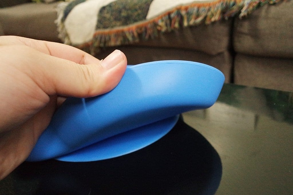 【育兒分享】小布丁的吃飯工具,芽比兔SGS國際認證,方便攜帶,可微波一體成形耐熱造型矽膠防滑餐盤