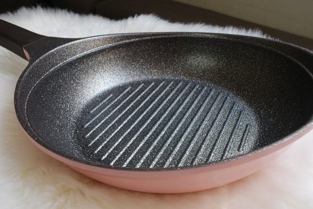 【生活分享】妝點女王的廚房,媽咪最愛,母親節必送【義大利CUOCO】暄妍粉鈦晶岩不沾鍋 - 第9張圖 【生活分享】妝點女王的廚房,媽咪最愛,母親節必送【義大利CUOCO】暄妍粉鈦晶岩不沾鍋