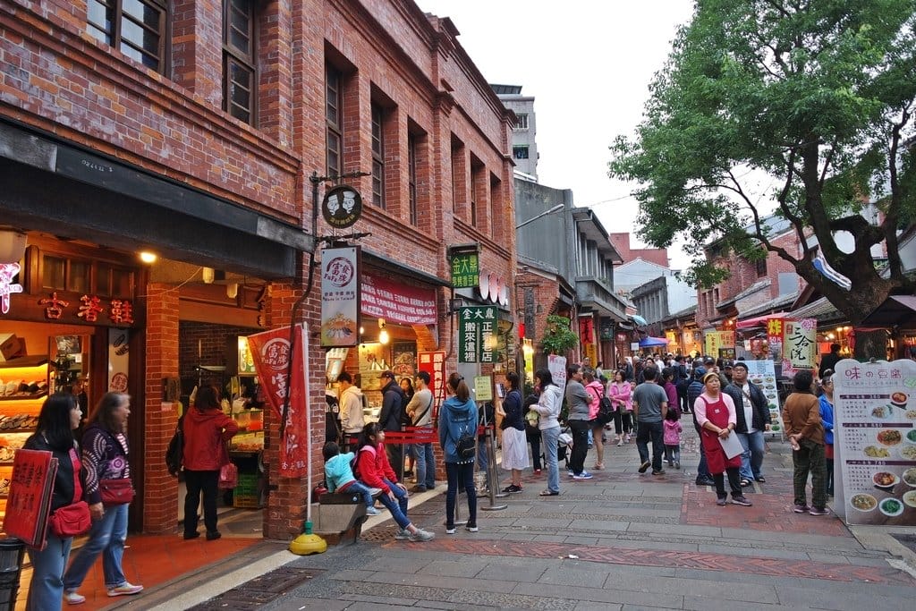 【旅遊分享】台北深坑住宿推薦,海灣假日酒店,全台唯一合法娛樂廳,交通方便近深坑老街、師大夜市、信義商圈