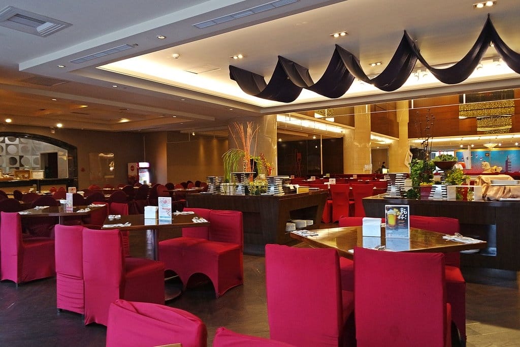 【旅遊分享】台北深坑住宿推薦,海灣假日酒店,全台唯一合法娛樂廳,交通方便近深坑老街、師大夜市、信義商圈