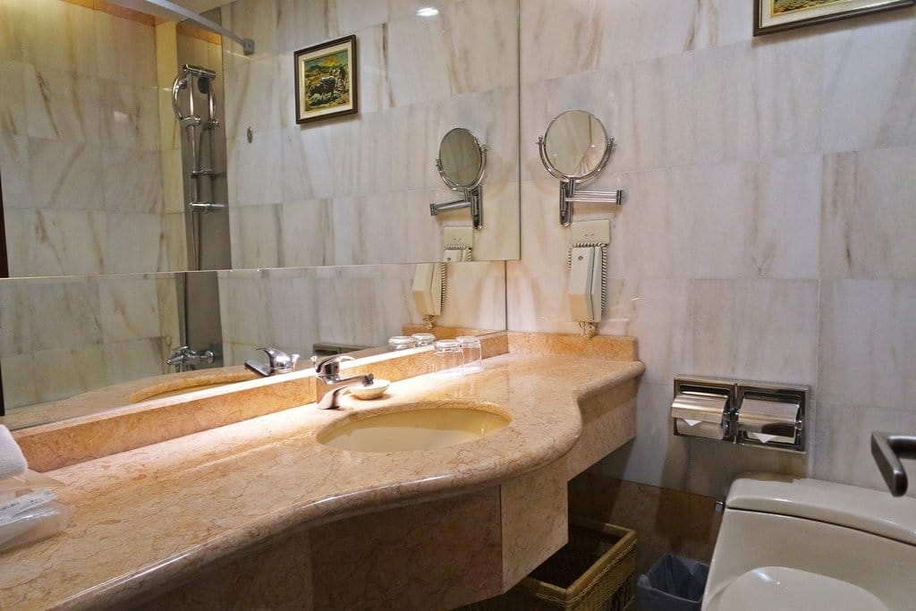 【旅遊分享】台北深坑住宿推薦,海灣假日酒店,全台唯一合法娛樂廳,交通方便近深坑老街、師大夜市、信義商圈