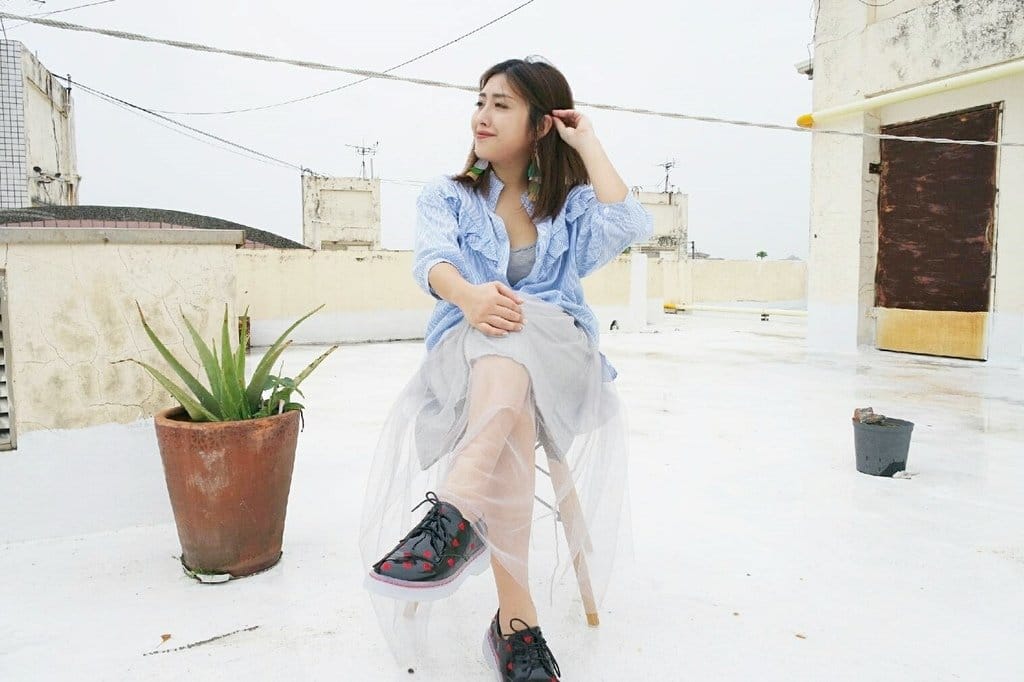 【穿搭分享】春夏新品 MISS 21 俏皮愛心電繡皺漆皮綁帶厚底鞋,百搭休閒時尚,出遊好走鞋款 - 第8張圖 【穿搭分享】春夏新品 MISS 21 俏皮愛心電繡皺漆皮綁帶厚底鞋,百搭休閒時尚,出遊好走鞋款