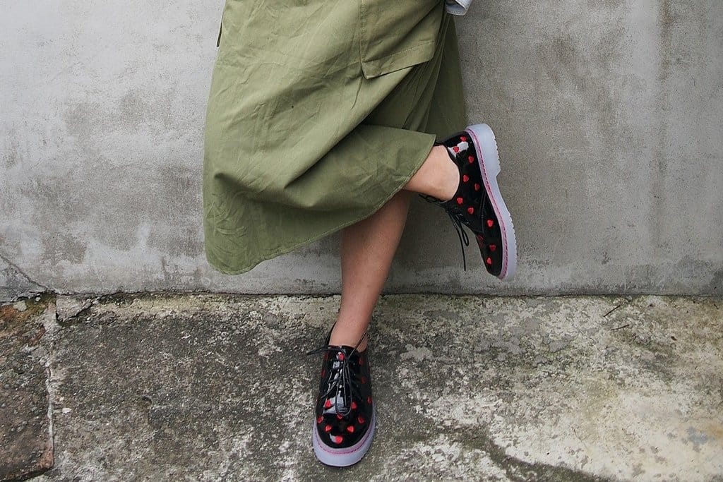 【穿搭分享】春夏新品 MISS 21 俏皮愛心電繡皺漆皮綁帶厚底鞋,百搭休閒時尚,出遊好走鞋款 - 第14張圖 【穿搭分享】春夏新品 MISS 21 俏皮愛心電繡皺漆皮綁帶厚底鞋,百搭休閒時尚,出遊好走鞋款