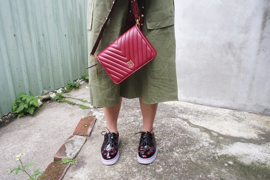 【穿搭分享】春夏新品 MISS 21 俏皮愛心電繡皺漆皮綁帶厚底鞋,百搭休閒時尚,出遊好走鞋款 - 第13張圖 【穿搭分享】春夏新品 MISS 21 俏皮愛心電繡皺漆皮綁帶厚底鞋,百搭休閒時尚,出遊好走鞋款
