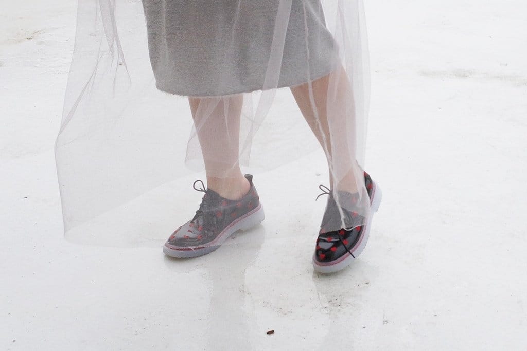 【穿搭分享】春夏新品 MISS 21 俏皮愛心電繡皺漆皮綁帶厚底鞋,百搭休閒時尚,出遊好走鞋款 - 第6張圖 【穿搭分享】春夏新品 MISS 21 俏皮愛心電繡皺漆皮綁帶厚底鞋,百搭休閒時尚,出遊好走鞋款