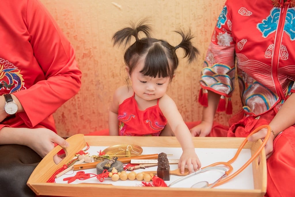 【育兒分享】台中八斗文創 小布丁的中式週年抓周全家福紀念照