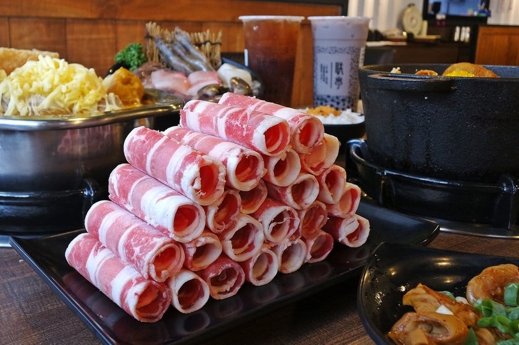 【美食分享】苗栗頭份,尚順附近精緻小火鍋推薦,份量多、手搖特調飲料,联亭泡菜鍋,附設停車場