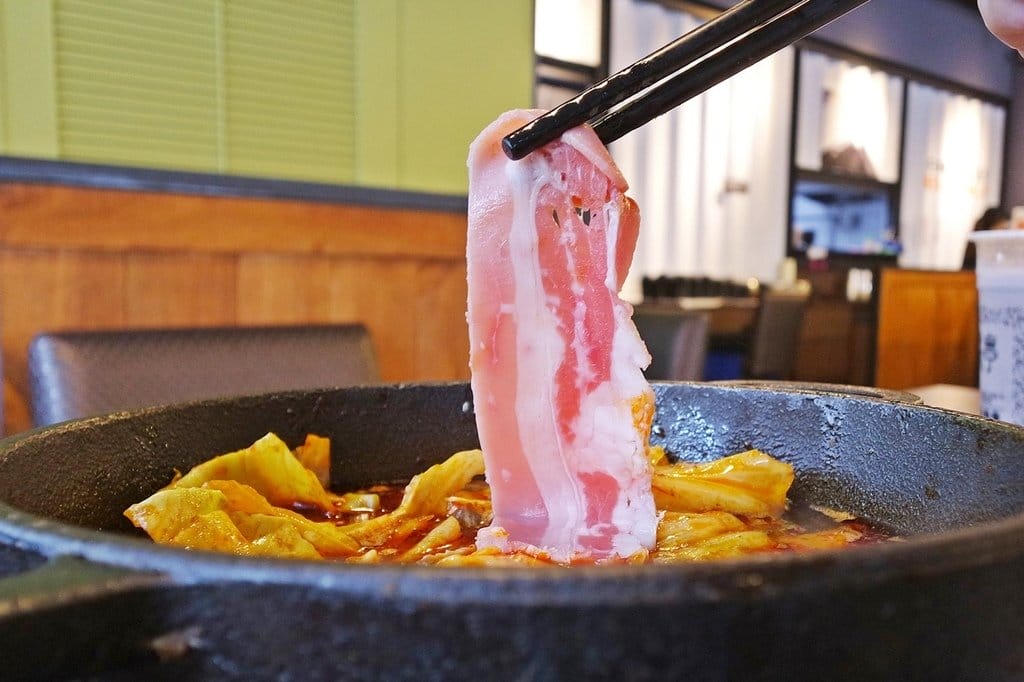 【美食分享】苗栗頭份,尚順附近精緻小火鍋推薦,份量多、手搖特調飲料,联亭泡菜鍋,附設停車場