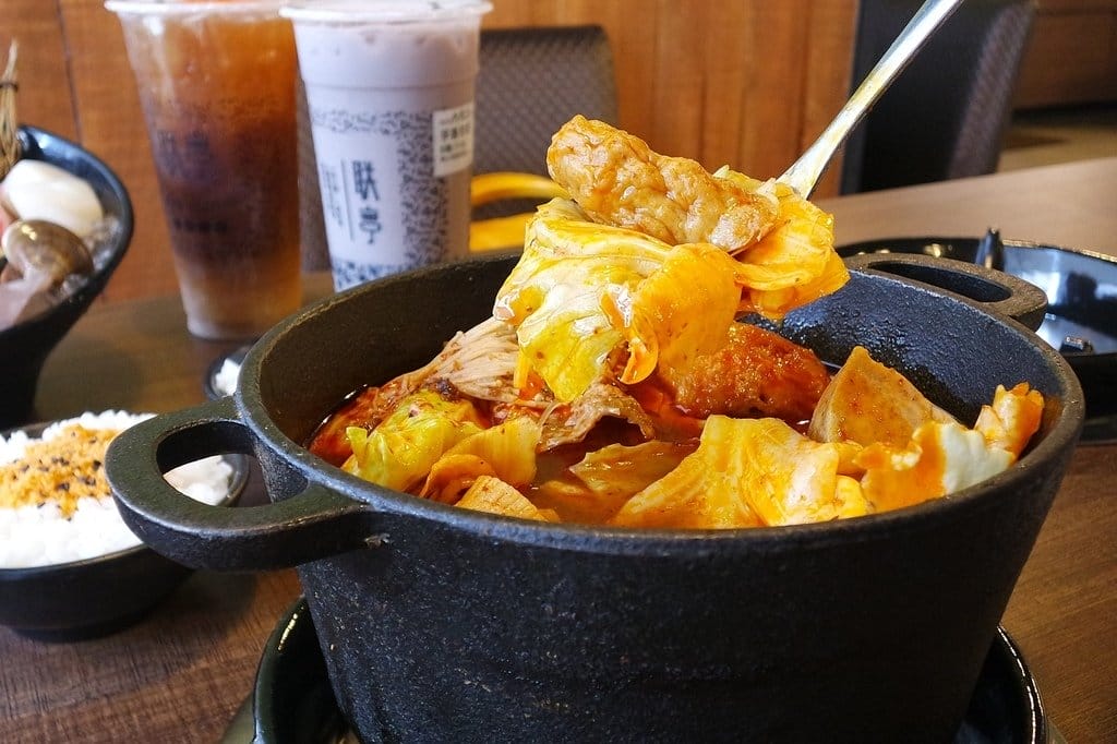【美食分享】苗栗頭份,尚順附近精緻小火鍋推薦,份量多、手搖特調飲料,联亭泡菜鍋,附設停車場