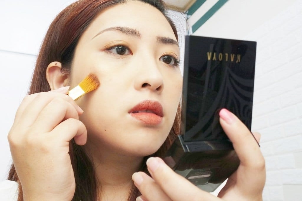 【美妝分享】KALOYA 聚焦光感打亮盤, H02 輕輕一抹給妳完美自信氣色光感,打造強大氣場