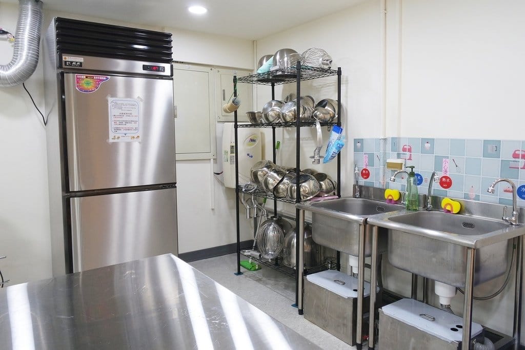 【生活分享】救國團天母終身學習中心,設施新穎,超夯的空中瑜珈課程來嘍,體驗過就會愛上它