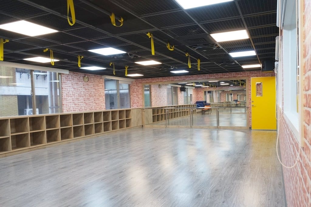 【生活分享】救國團天母終身學習中心,設施新穎,超夯的空中瑜珈課程來嘍,體驗過就會愛上它