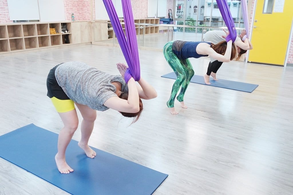 【生活分享】救國團天母終身學習中心,設施新穎,超夯的空中瑜珈課程來嘍,體驗過就會愛上它