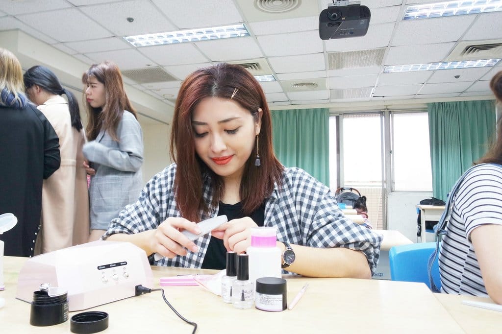 【生活分享】救國團桃園終身學習中心，光療凝膠美甲速成班，美甲進修從基礎開始學習好簡單