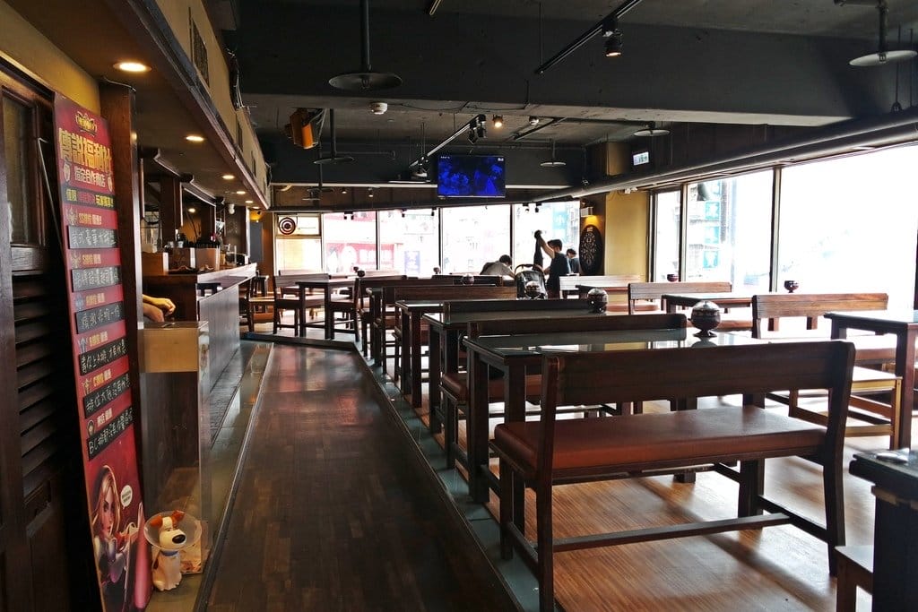 【美食分享】基隆飛鏢店,廟口正對面,大嘴巴茶坊複合式餐廳,聚會首選不限時用餐、中式、美式、鐵板、茶類飲品 - 第6張圖 【美食分享】基隆飛鏢店,廟口正對面,大嘴巴茶坊複合式餐廳,聚會首選不限時用餐、中式、美式、鐵板、茶類飲品