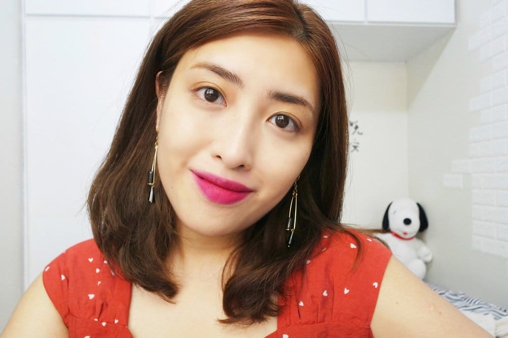 &Casey Holmes聯名款絲柔霧唇蜜,口紅試色不轉印、不沾杯、持久不掉色