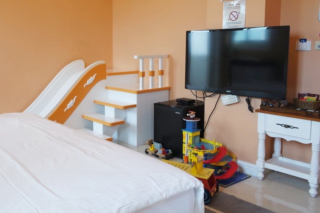 【住宿分享】宜蘭羅東民宿,蝶舞境安溜滑梯親子民宿,小朋友的夢幻天堂,超美的鄉村城堡風格