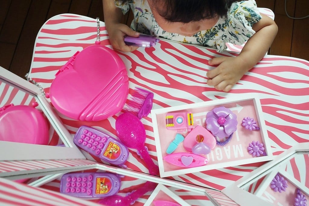 【育兒分享】ins風格,國際品質認證,紐約Teamson,安全無毒塗料,吉賽兒時尚斑馬紋化妝桌椅組