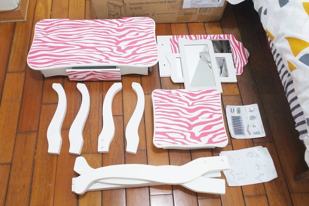 【育兒分享】ins風格,國際品質認證,紐約Teamson,安全無毒塗料,吉賽兒時尚斑馬紋化妝桌椅組