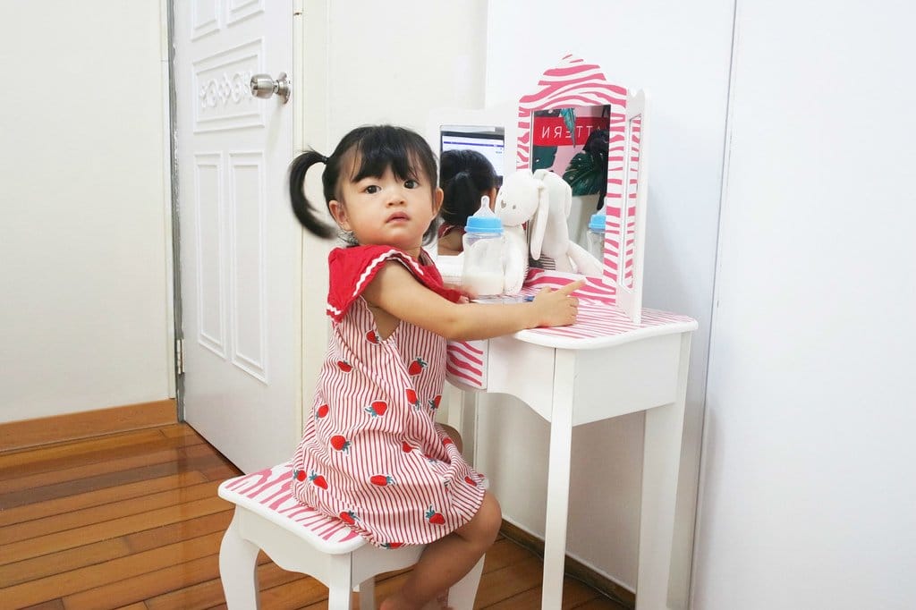 【育兒分享】ins風格,國際品質認證,紐約Teamson,安全無毒塗料,吉賽兒時尚斑馬紋化妝桌椅組