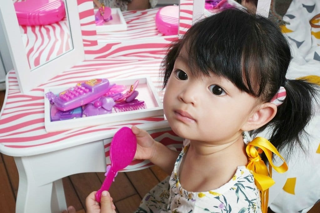 【育兒分享】ins風格,國際品質認證,紐約Teamson,安全無毒塗料,吉賽兒時尚斑馬紋化妝桌椅組