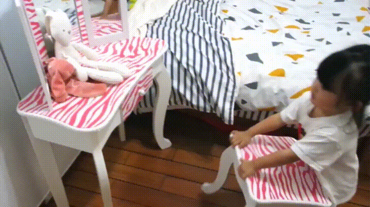 【育兒分享】ins風格,國際品質認證,紐約Teamson,安全無毒塗料,吉賽兒時尚斑馬紋化妝桌椅組