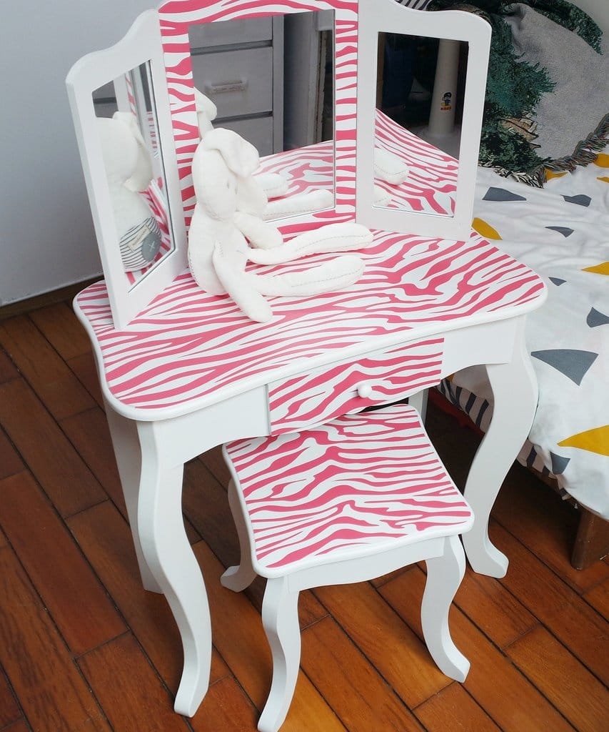 【育兒分享】ins風格,國際品質認證,紐約Teamson,安全無毒塗料,吉賽兒時尚斑馬紋化妝桌椅組