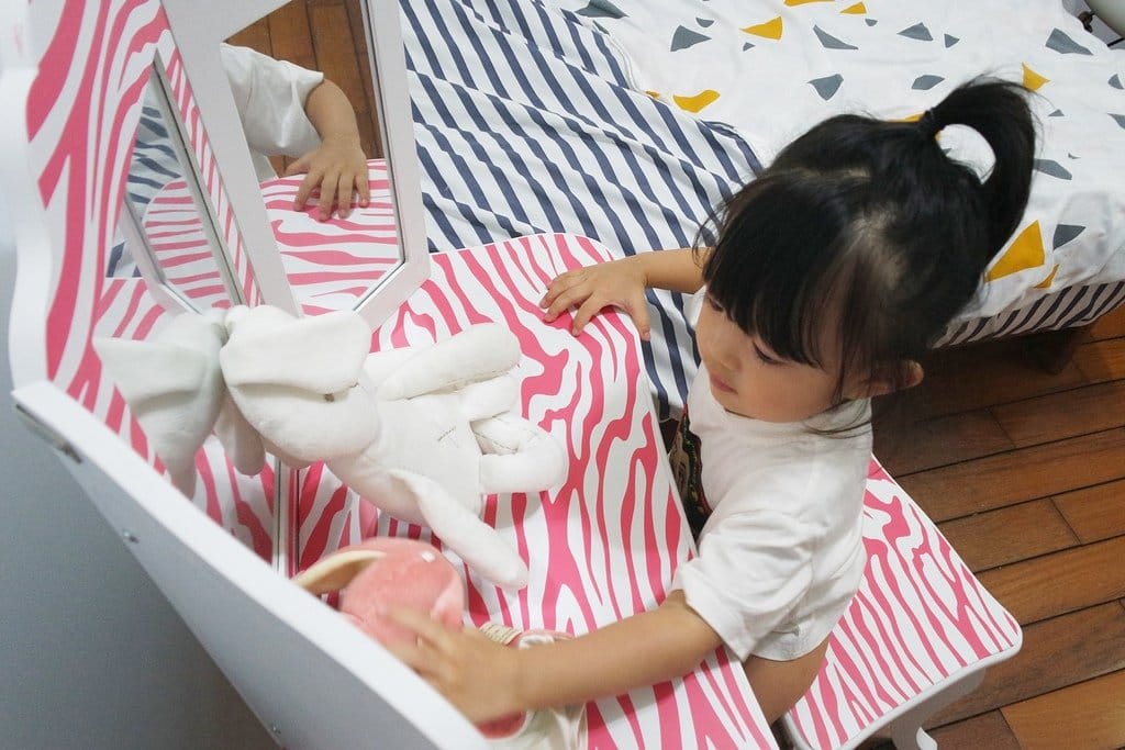 【育兒分享】ins風格,國際品質認證,紐約Teamson,安全無毒塗料,吉賽兒時尚斑馬紋化妝桌椅組