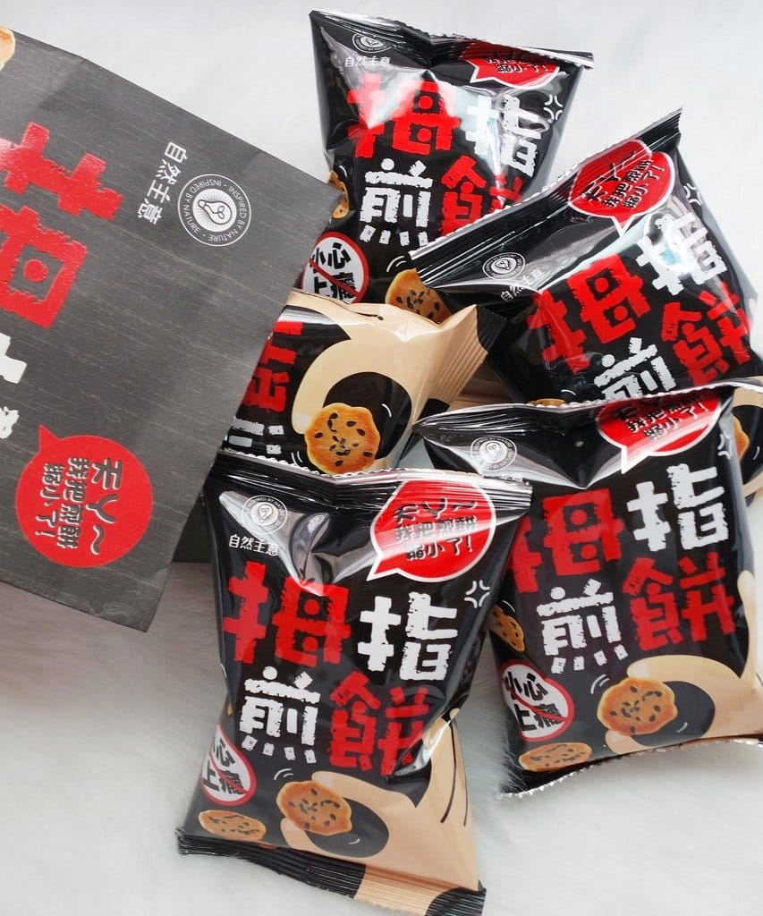 【團購美食】必吃辦公室熱門零嘴推薦,自然主意 拇指煎餅,超涮嘴,有海苔跟芝麻兩種口味呦！