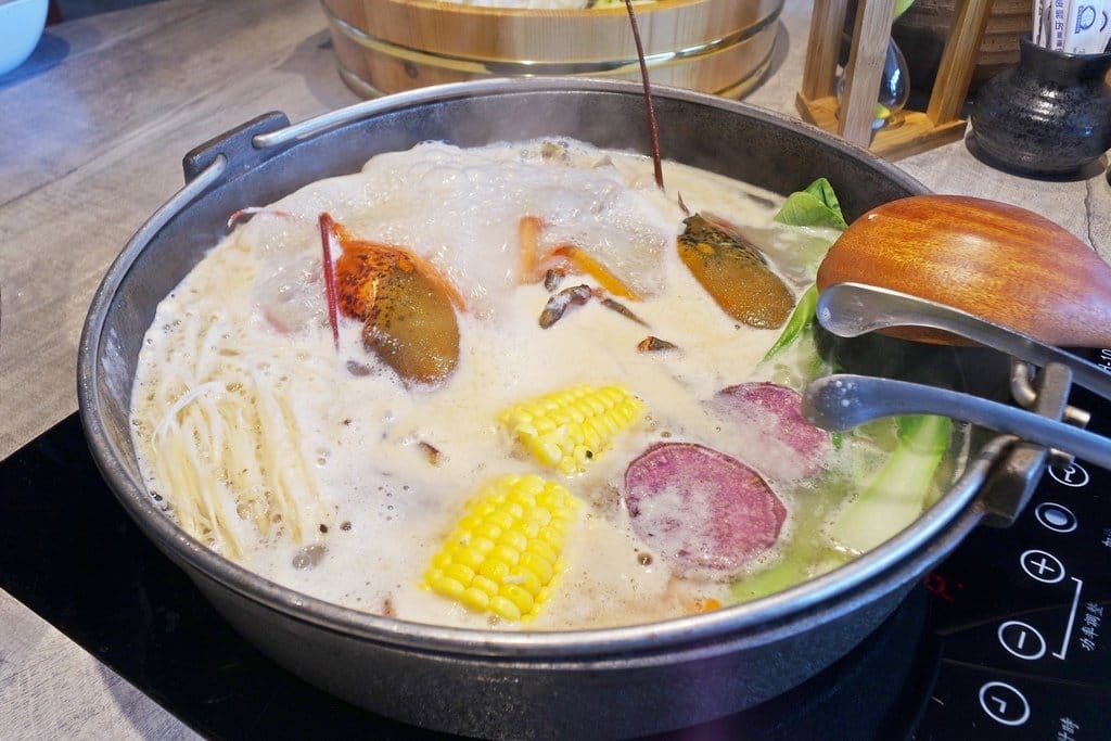【好食分享】新竹必吃推薦,山上走走日式無菜單海鮮鍋物,活體龍蝦、馬糞海膽、A5和牛、松露龍蝦雜炊粥、金箔冰淇淋