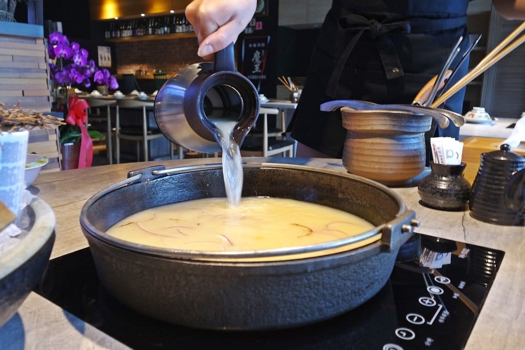 【好食分享】新竹必吃推薦,山上走走日式無菜單海鮮鍋物,活體龍蝦、馬糞海膽、A5和牛、松露龍蝦雜炊粥、金箔冰淇淋