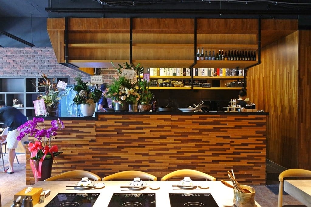 【好食分享】新竹必吃推薦,山上走走日式無菜單海鮮鍋物,活體龍蝦、馬糞海膽、A5和牛、松露龍蝦雜炊粥、金箔冰淇淋