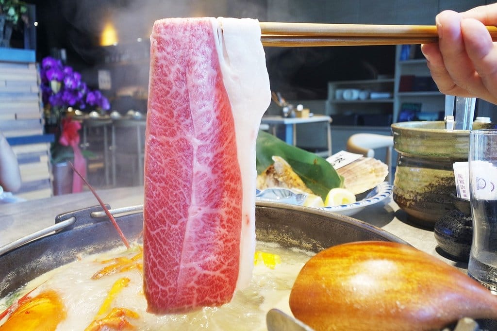 【好食分享】新竹必吃推薦,山上走走日式無菜單海鮮鍋物,活體龍蝦、馬糞海膽、A5和牛、松露龍蝦雜炊粥、金箔冰淇淋