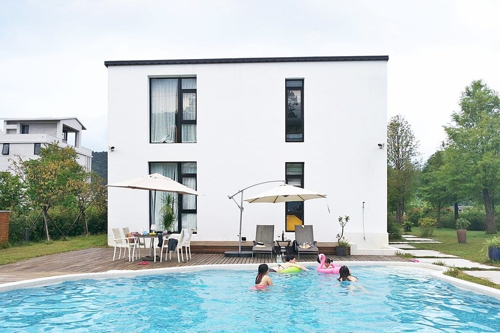 【旅遊分享】跟朋友一起去宜蘭小旅行,宜蘭冬山,悠悅光新樂館親子民宿,近梅花湖,包棟有溜滑梯、游泳池等