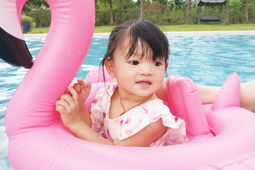 【旅遊分享】跟朋友一起去宜蘭小旅行,宜蘭冬山,悠悅光新樂館親子民宿,近梅花湖,包棟有溜滑梯、游泳池等