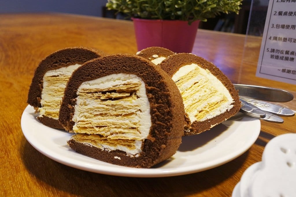 【旅遊分享】跟朋友一起去宜蘭小旅行,宜蘭冬山,悠悅光新樂館親子民宿,近梅花湖,包棟有溜滑梯、游泳池等