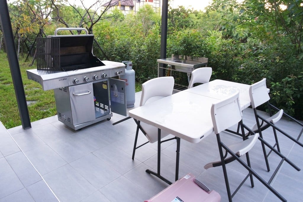 【旅遊分享】跟朋友一起去宜蘭小旅行,宜蘭冬山,悠悅光新樂館親子民宿,近梅花湖,包棟有溜滑梯、游泳池等