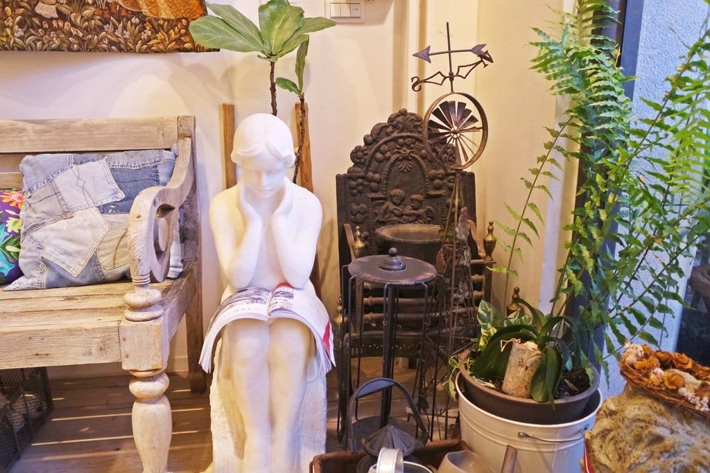 【生活資訊】新竹關東路精品店推薦,來Madame V挖寶嘍,天然寶石首飾、家居、古董、服裝